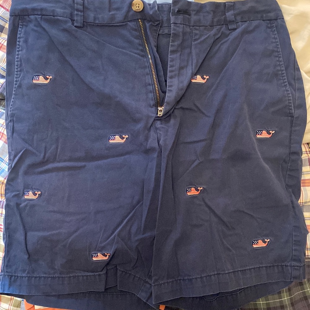 Vineyard Vines USA whale shorts size 34